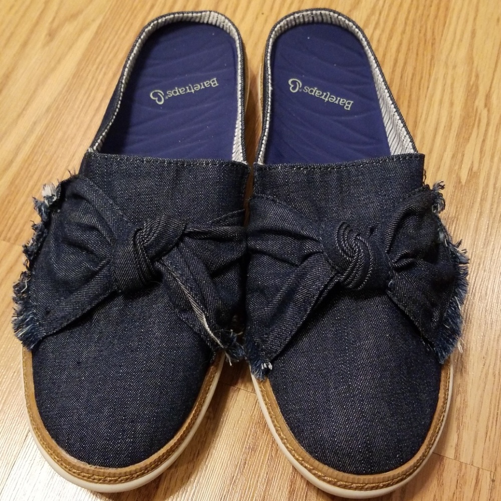 NWOT Baretraps Denim mule flats size 6M